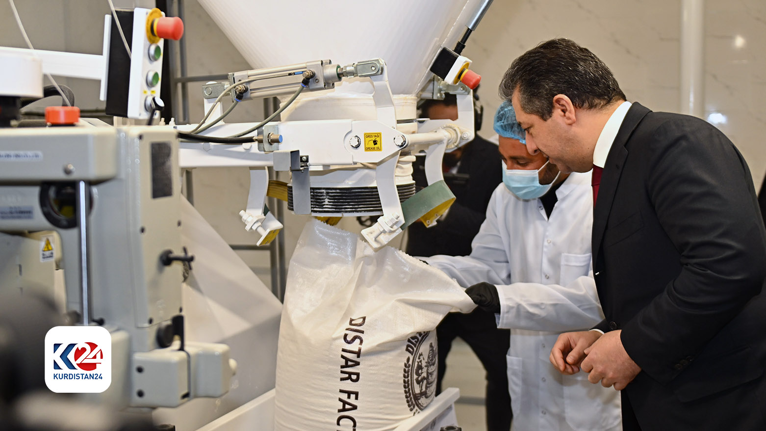 مەسرور بارزانی بەردی بناغەی بۆ دوو پڕۆژە لە زاخۆ دانا و کارگەیەکی لە دهۆک کردەوە